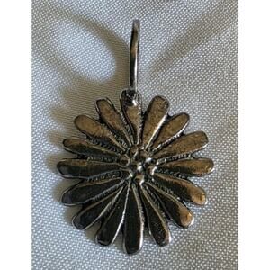 1.25 Inches X .75 Inches Silpada 925 Silver Sunflower Daisy Flower Pendant